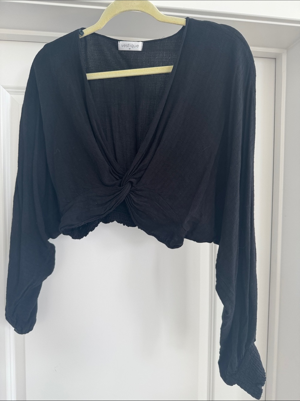 vestique Black Twist-Front Cropped Top